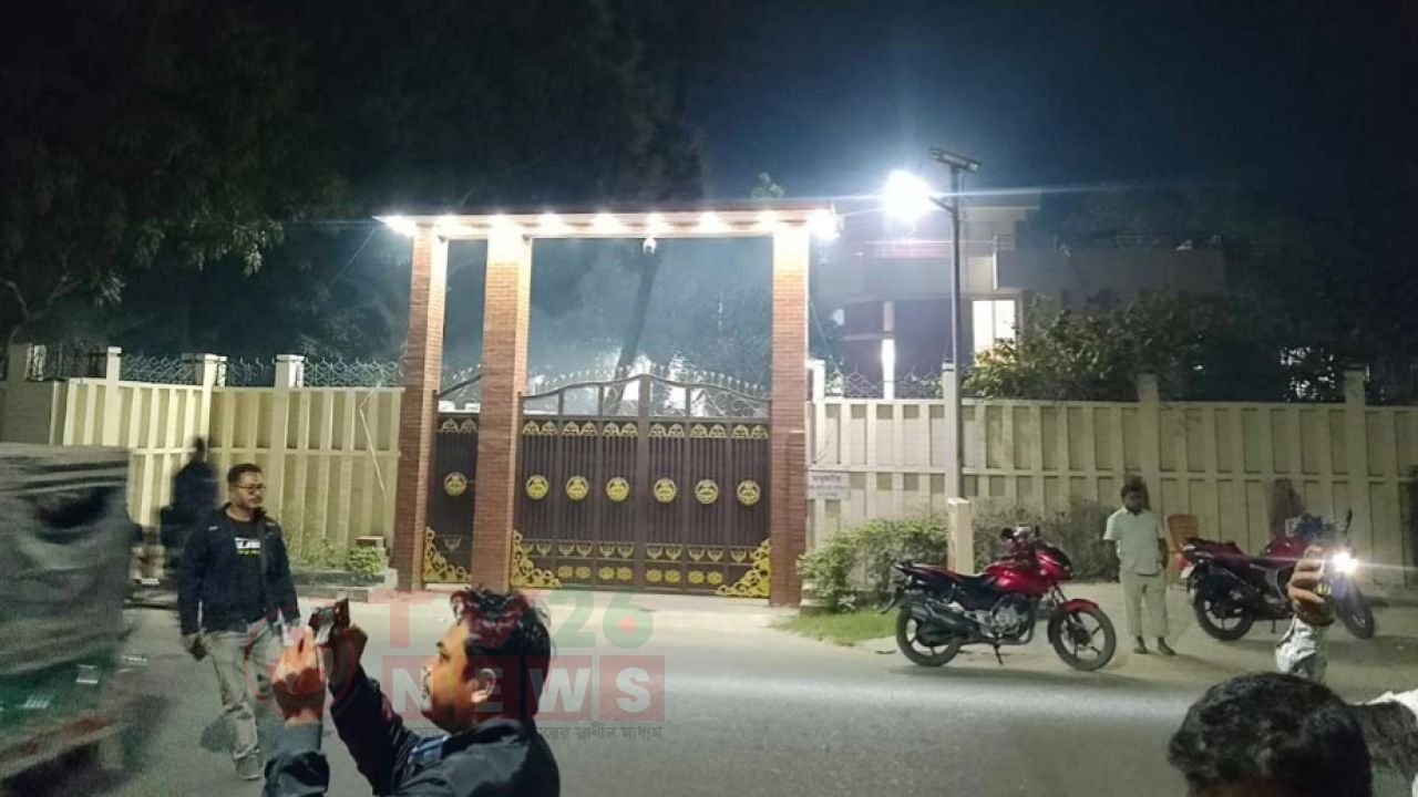 গোপালগঞ্জে ডিসির বাসভবনের সামনে ককটেল বিস্ফোরণ
