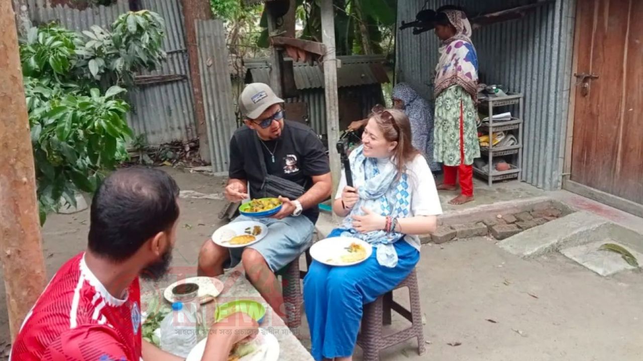 জনপ্রিয় হচ্ছে একদুয়ারিয়া গ্রাম, আতিথেয়তায় মুগ্ধ বিদেশি পর্যটকরা