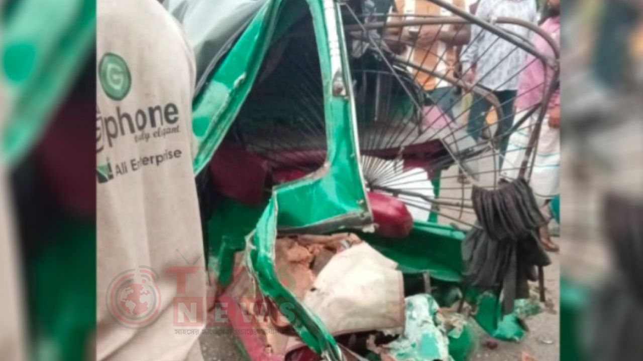 সিরাজগঞ্জে বাসচাপায় অটোরিকশার ৪ যাত্রী নিহত 