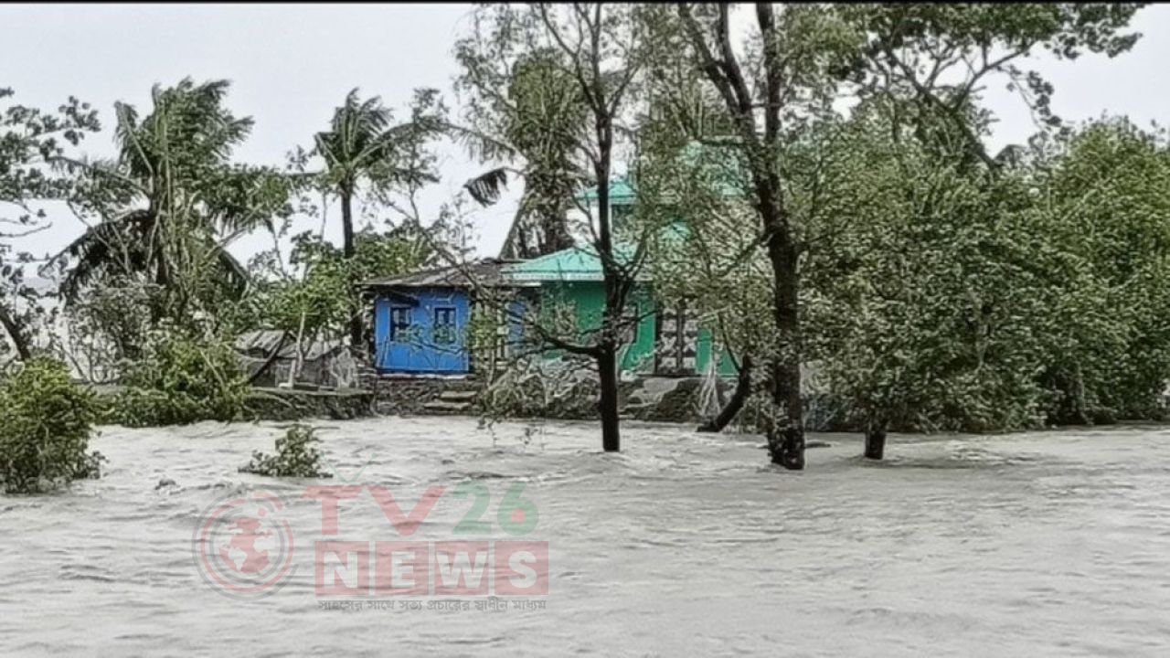 মনপুরায় জলাবদ্ধতা, দুর্ভোগ চরমে উপকূলের বাসিন্দাদের