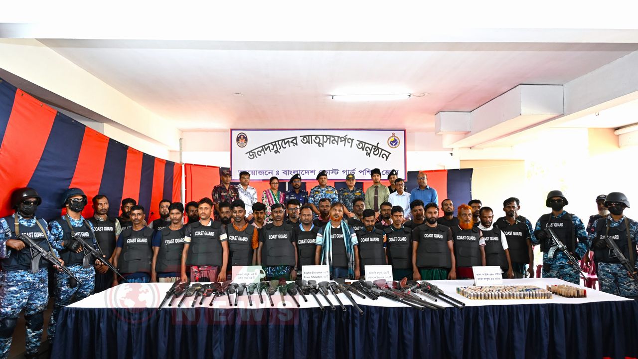 ছোট জাহাঙ্গীর বাহিনীর প্রধানসহ ২৭ জনের আত্মসমর্পণ