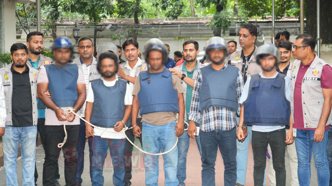 উত্তরায় ফিলিং স্টেশনের সোয়া কোটি টাকার ছিনতাইয়ের অভিযোগে গ্রেপ্তার ৫