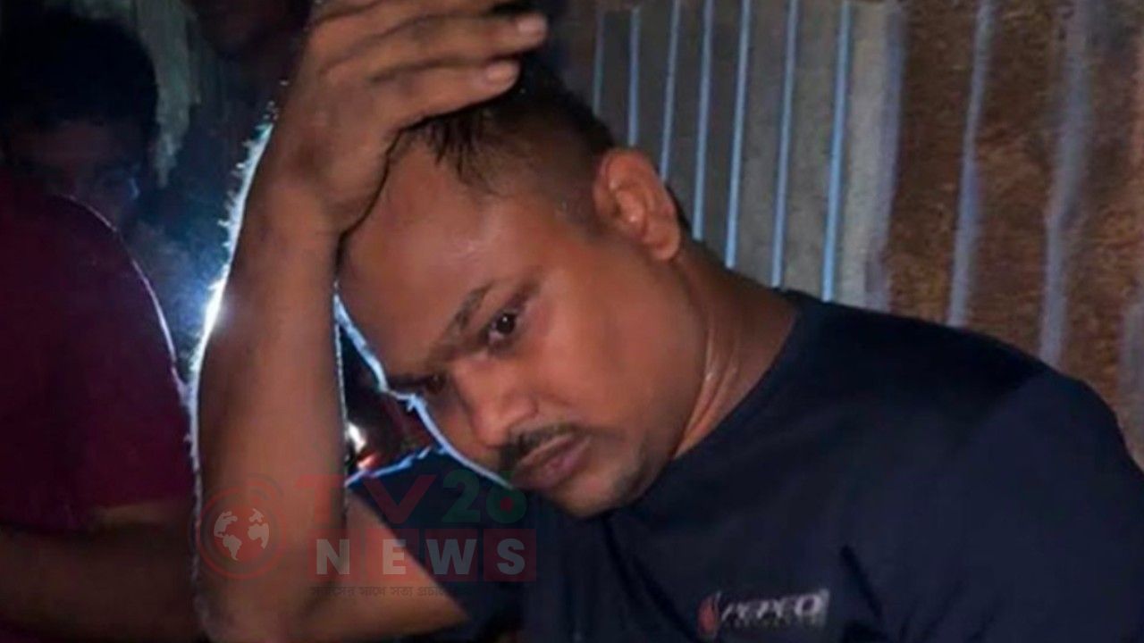 নরসিংদীতে মাদক সেবনকালে পুলিশ সদস্যসহ আটক ৪
