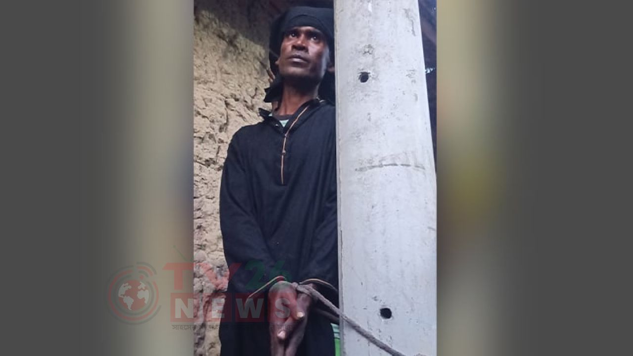 বোরকা পরে চুরি করতে গিয়ে যুবক আটক