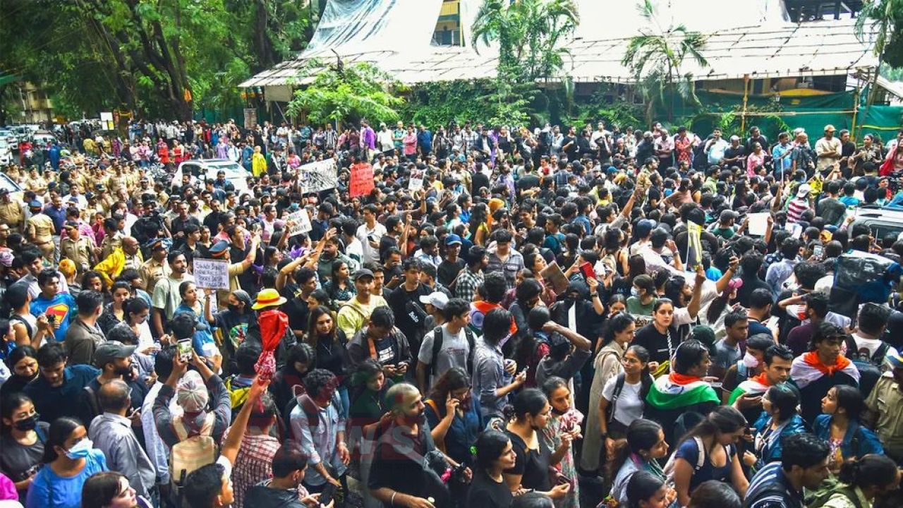 জেন-জির ক্ষোভে নড়েচড়ে বিজেপি, তরুণ ভোট টানতে মাঠে বিশেষ টিম
