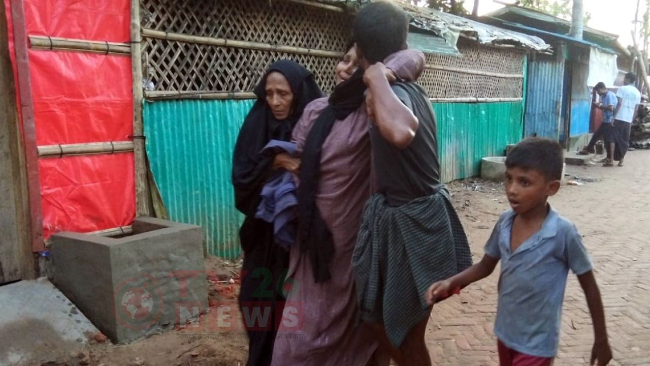 রোহিঙ্গা আশ্রয়শিবিরে সশস্ত্র গোষ্ঠীর ত্রিমুখী সংঘর্ষ, মা-ছেলেসহ গুলিবিদ্ধ ২