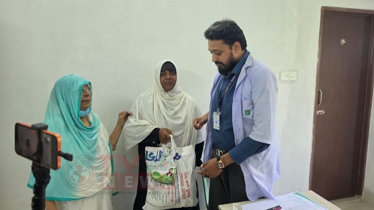 রাজশাহীতে শতাধিক বাতব্যথা রোগীকে বিনামূল্যে চিকিৎসা ও ওষুধ