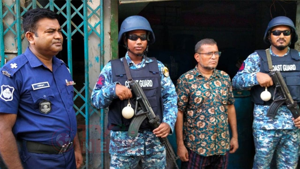 এক গুদামে মিলল সাড়ে ১৫ হাজার লিটার তেল