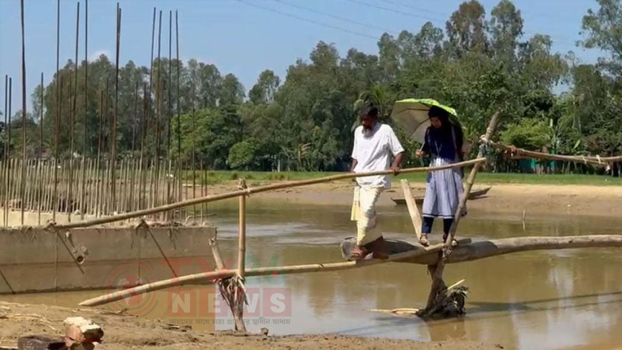 ঠিকাদারের গাফিলতিতে এলাকাবাসীর দুর্ভোগ