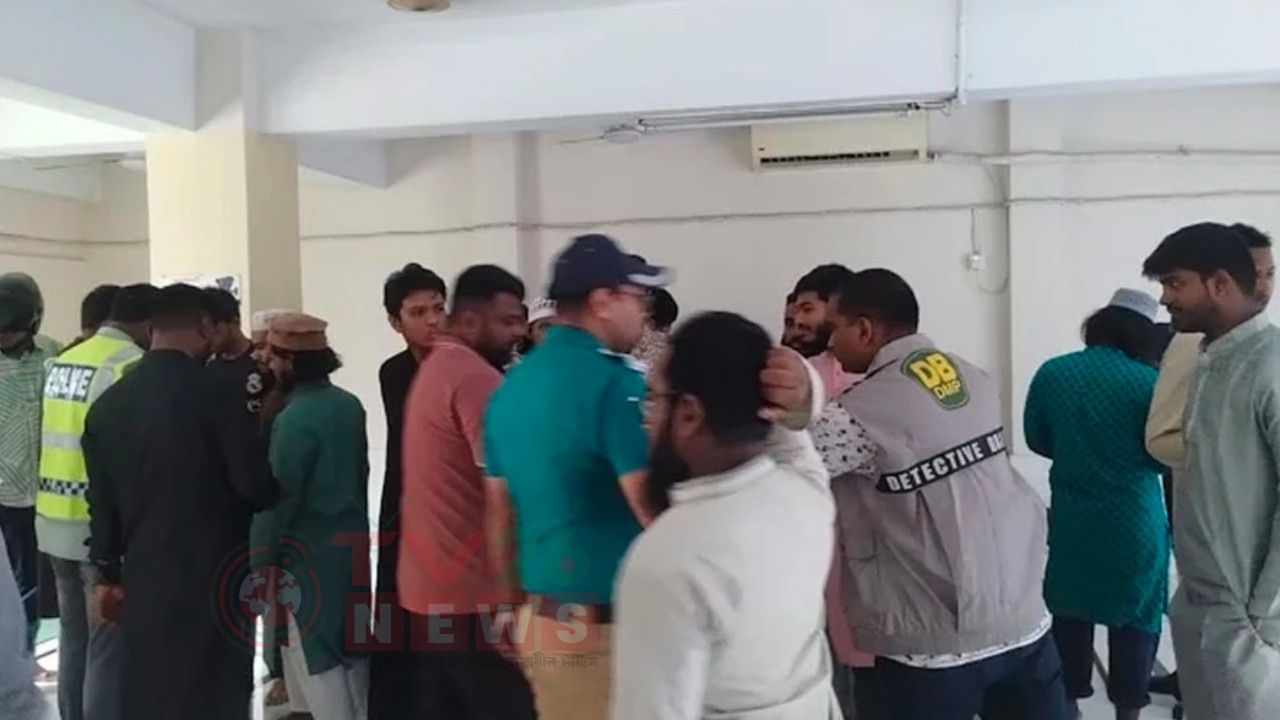 তেজগাঁও কলেজের মসজিদ থেকে জঙ্গি সন্দেহে আটক ২৩