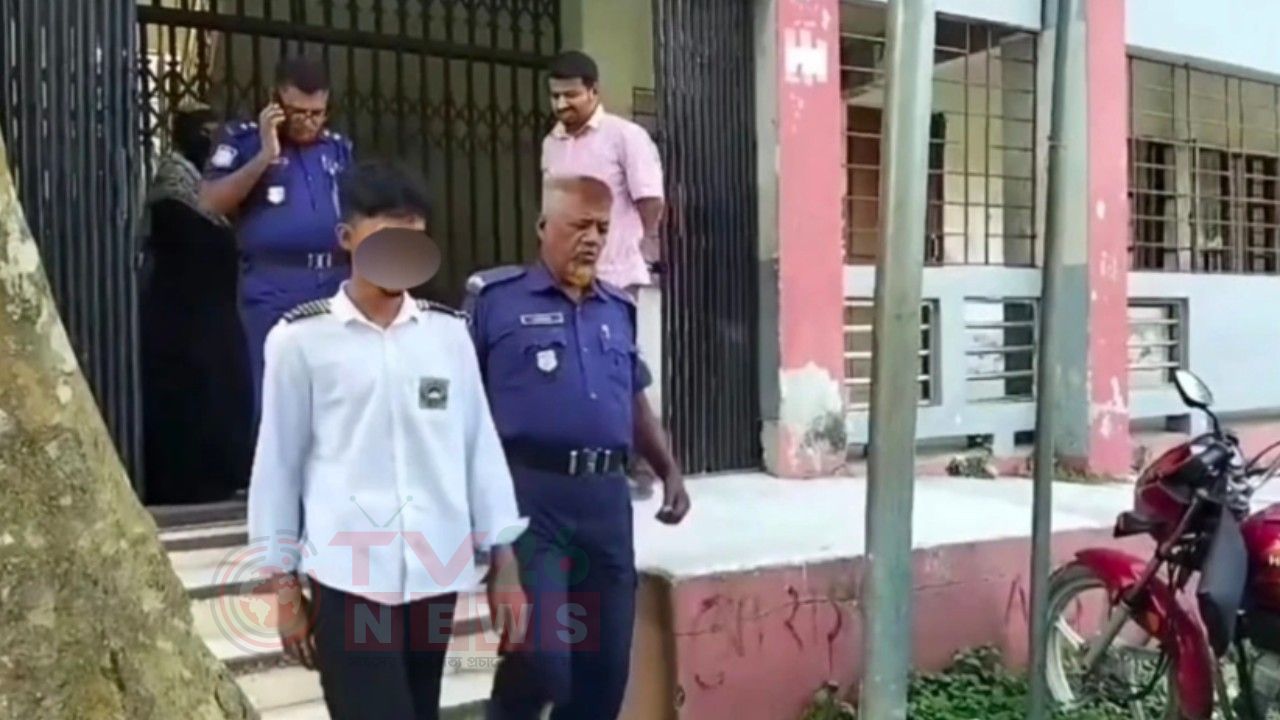 শেখ হাসিনার জন্মদিন পালন করায় স্কুল থেকে শিক্ষার্থী আটক