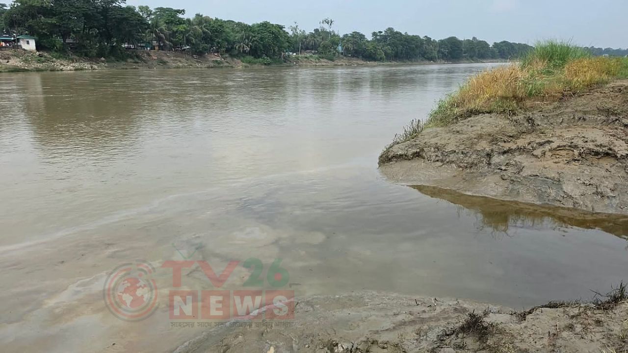 খাল হয়ে ভেসে আসছে বিদ্যুৎকেন্দ্রের পোড়া তেল, সাঙ্গু নদে দূষণ