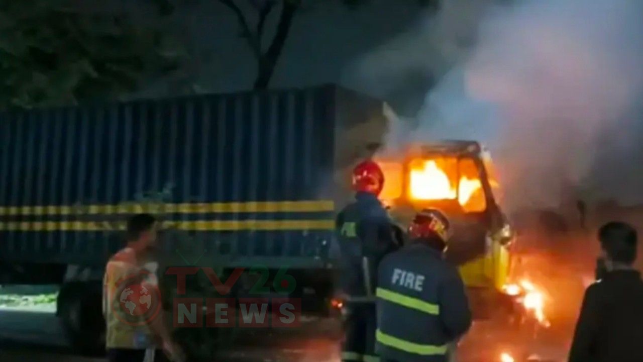 চট্টগ্রাম বন্দর থেকে সরানোর পথে রাসায়নিকবাহী কাভার্ডভ্যানে আগুন