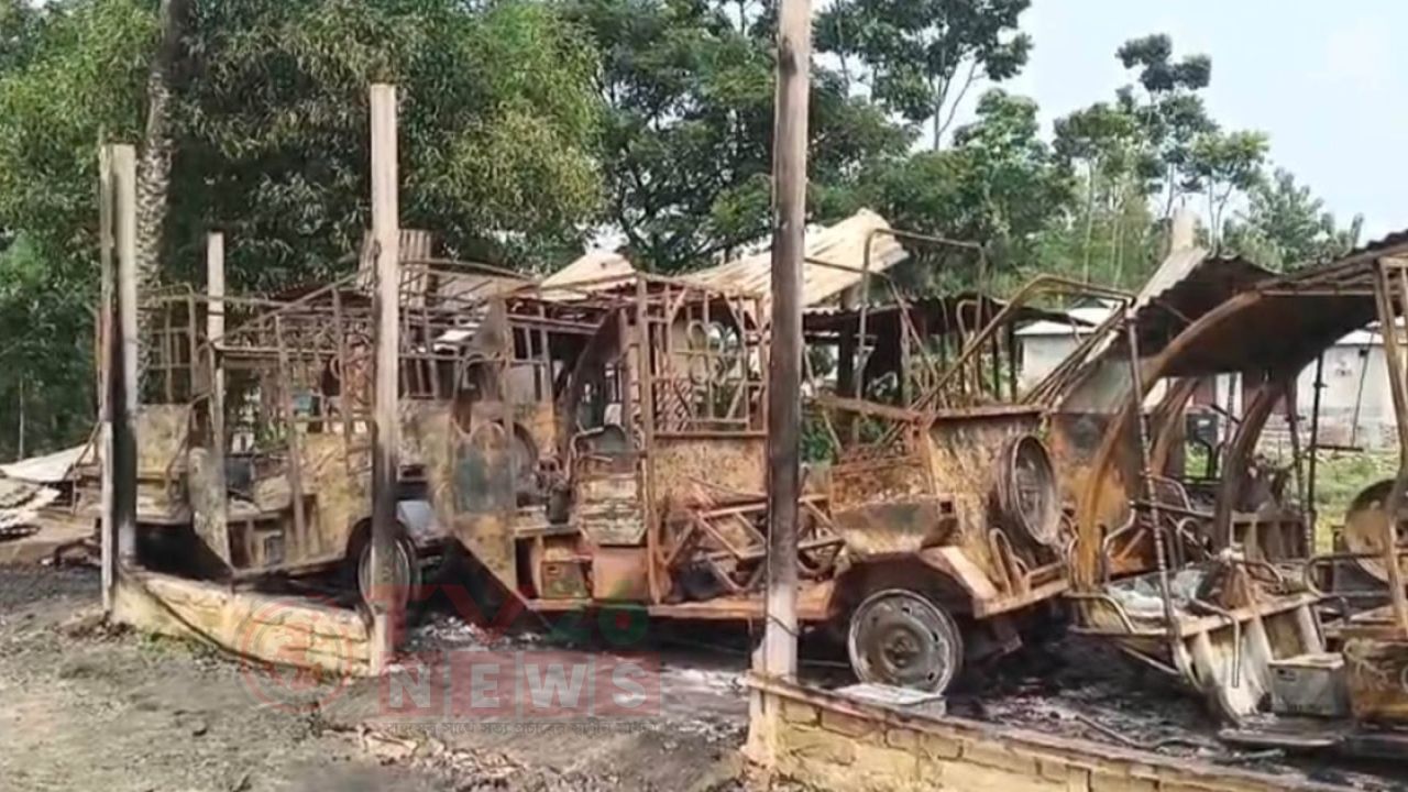অটোরিকশা চার্জ দেওয়ার সময় গ্যারেজে আগুন, অল্পের জন্য রক্ষা ঘরবাড়িসহ পুরো এলাকা