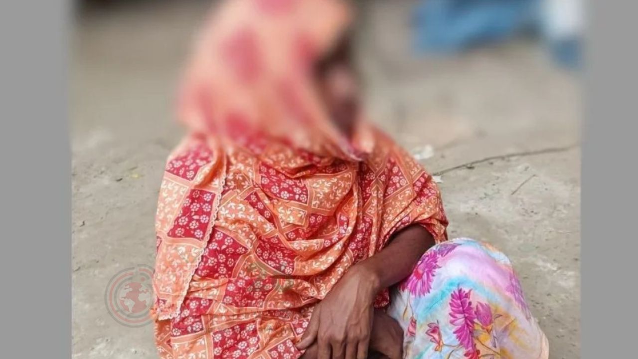 বিয়ের দাবিতে ৪ সন্তানের জনক প্রেমিকের বাড়িতে ৩ সন্তানের জননীর অনশন