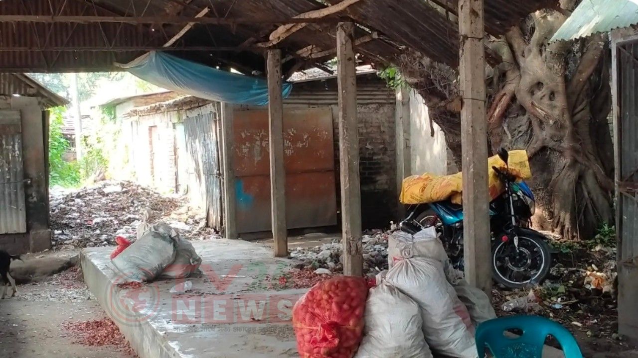 রুহিয়া বাংলা বাজারের বেহাল দশা, ভোগান্তিতে সাধারণ মানুষ