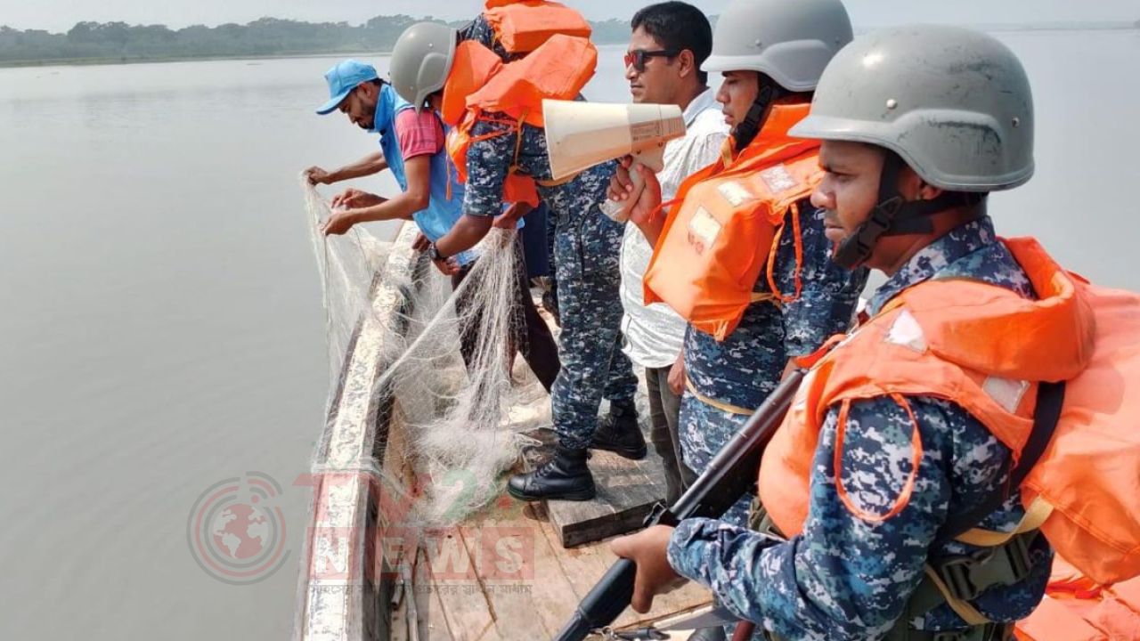 মা ইলিশ রক্ষায় ২২ দিনের অভিযান শুরু, নৌবাহিনীর নজরদারি