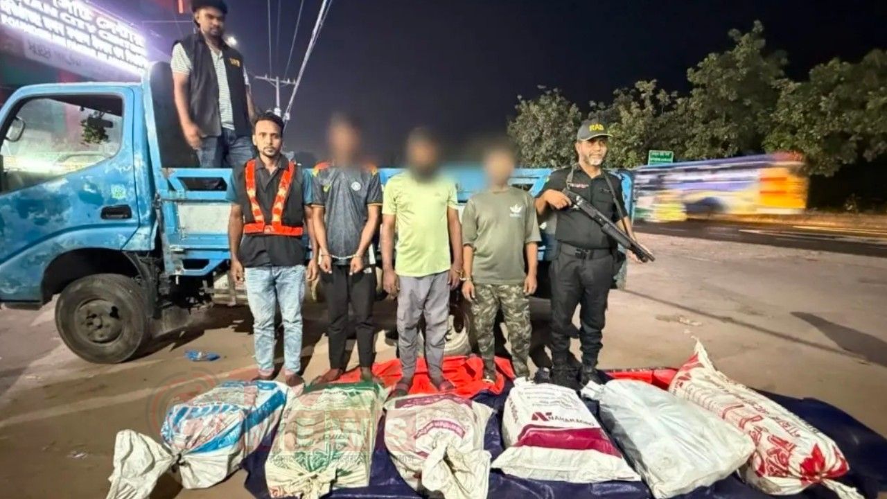 ফেনী থেকে চট্টগ্রামে আনা হচ্ছিল ১৩০ বোতল বিদেশি মদ, আটক ৩
