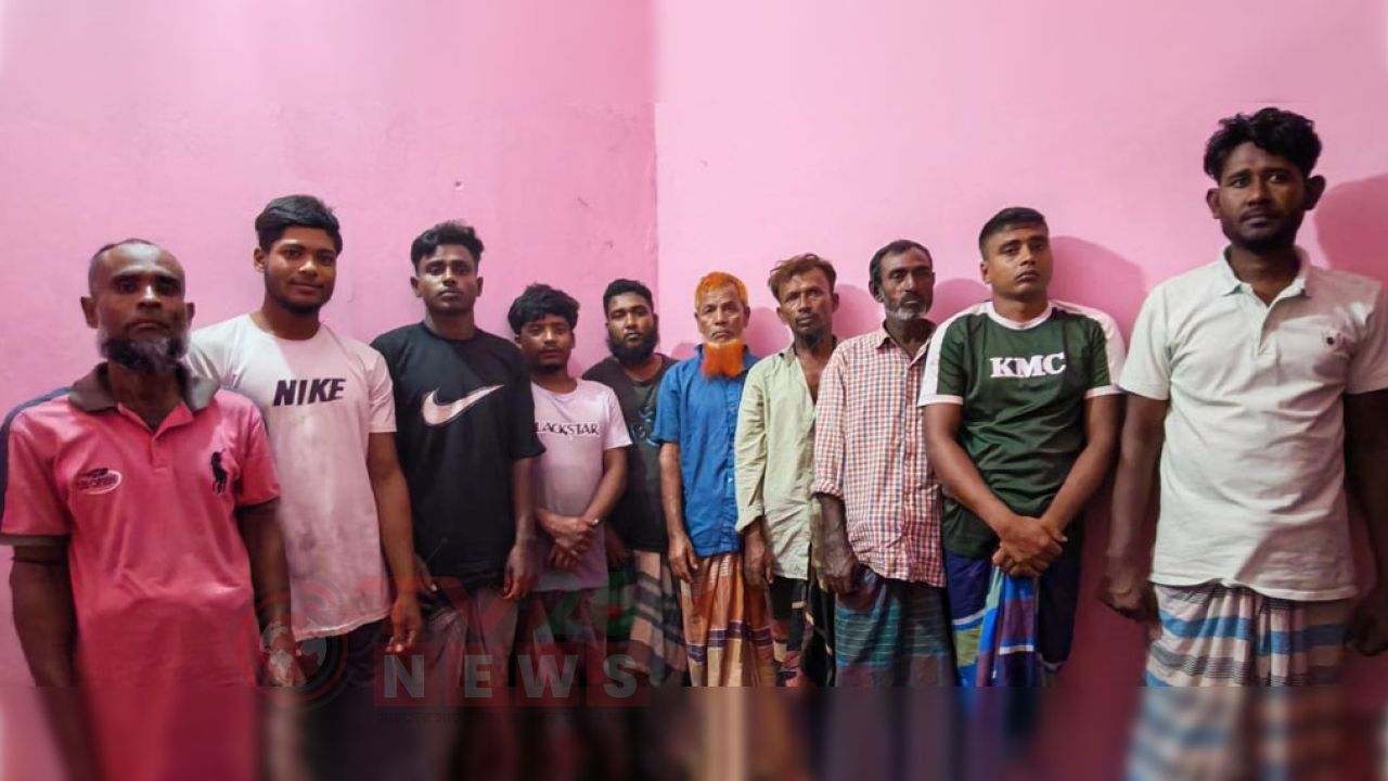 ইলিশ শিকারের দায়ে হিজলায় ১০ জেলে আটক