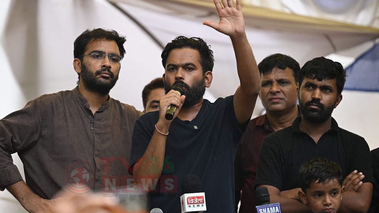 আটকের জন্য প্রস্তুত : দিল্লিতে রওনা হওয়ার আগে অভিজিৎ