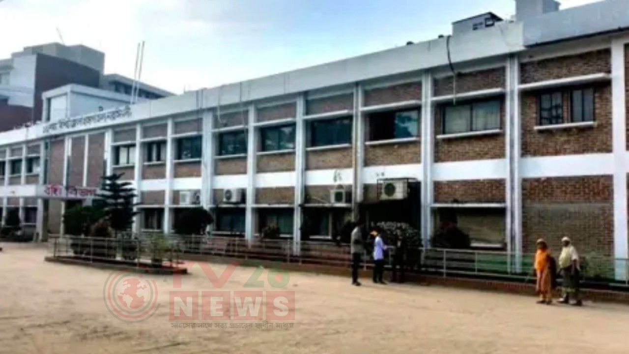 সীমিত লোকবলে চলছে নরসিংদী ১০০ শয্যাবিশিষ্ট জেলা হাসপাতাল