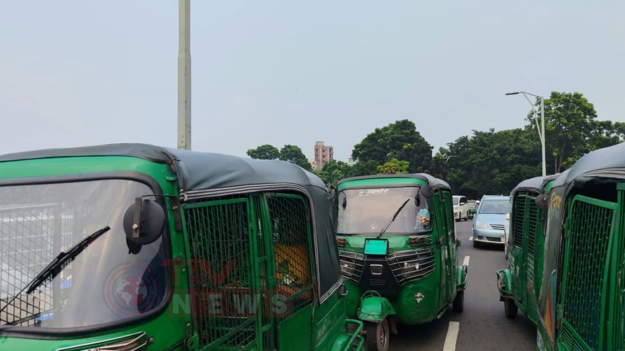 রাজধানীর সড়কে দিনভর যানজট, চরম ভোগান্তি