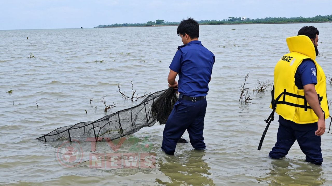 চাঁদপুরে নিষিদ্ধ চায়না জালসহ ৩ জেলে গ্রেফতার