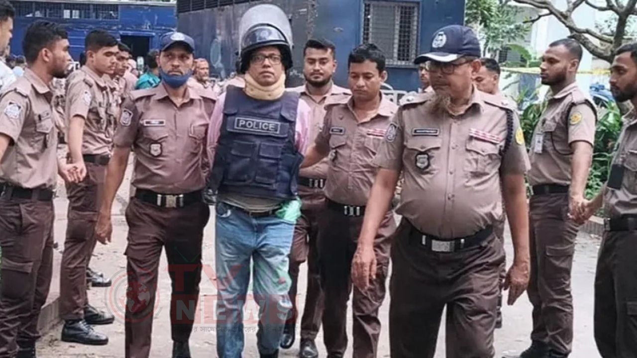 ‘ভয় পাইছে, ভয় পাইছে’: সাক্ষীর উদ্দেশ্যে পলক