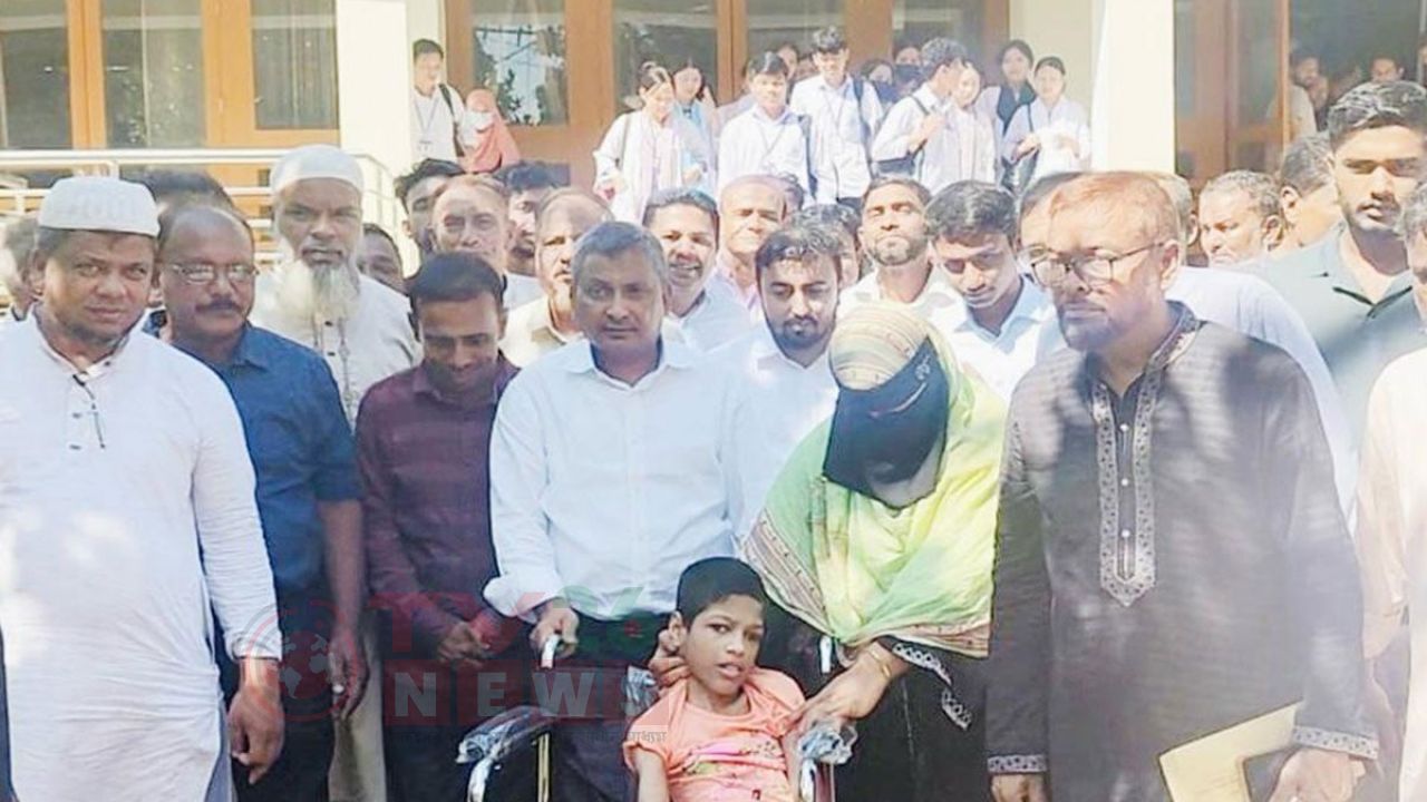 ফটিকছড়িতে ক্ষুদ্র নৃগোষ্ঠীর শিক্ষার্থী ও অসচ্ছলদের আর্থিক সহায়তা