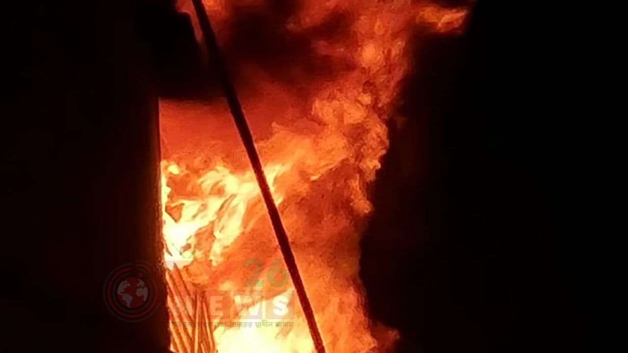 চকবাজারে দোকানে লাগা আগুন ১২ ঘণ্টা পর নিয়ন্ত্রণে
