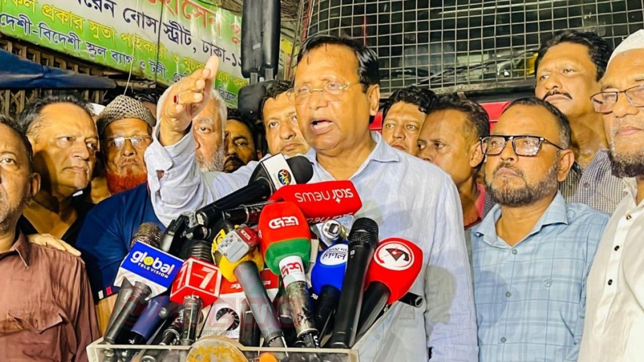 চকবাজারে দুর্ঘটনাস্থল পরিদর্শন করে যা বললেন ডিএসসিসি প্রশাসক