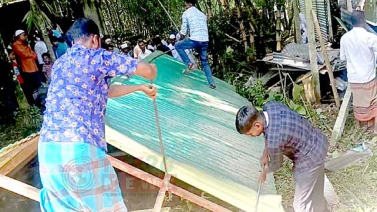 প্রতিবেশীর দ্বন্দ্বে বন্ধ কবরস্থানের রাস্তা, ঘর ভেঙে লাশ দাফন