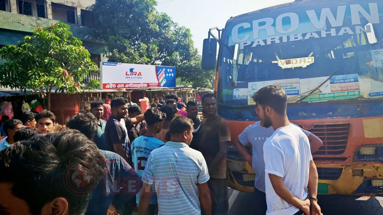গাংনীতে বাসের ধাক্কায় ভ্যানচালক নিহত