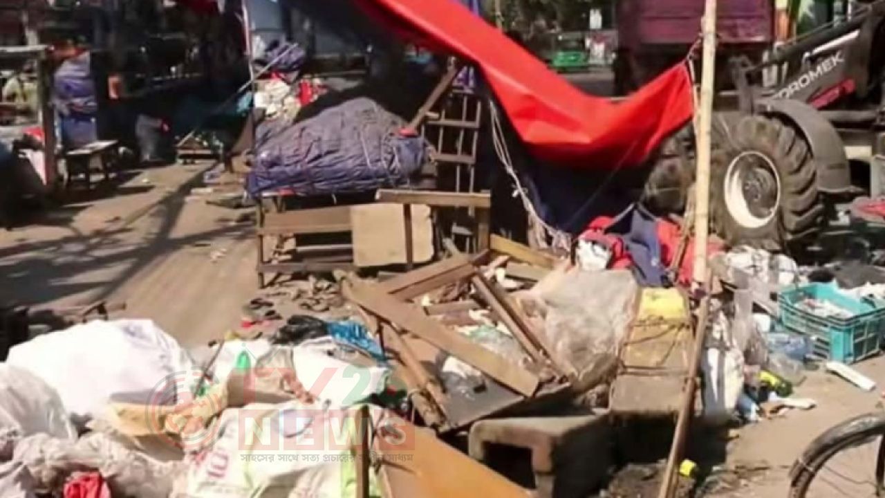 ফুটপাত দখলমুক্ত করতে রাজধানীতে ডিএনসিসির উচ্ছেদ অভিযান