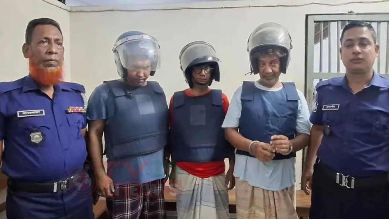 আদালত প্রাঙ্গণে জয় বাংলা স্লোগান, আইভীর আইনজীবীসহ গ্রেফতার ৩