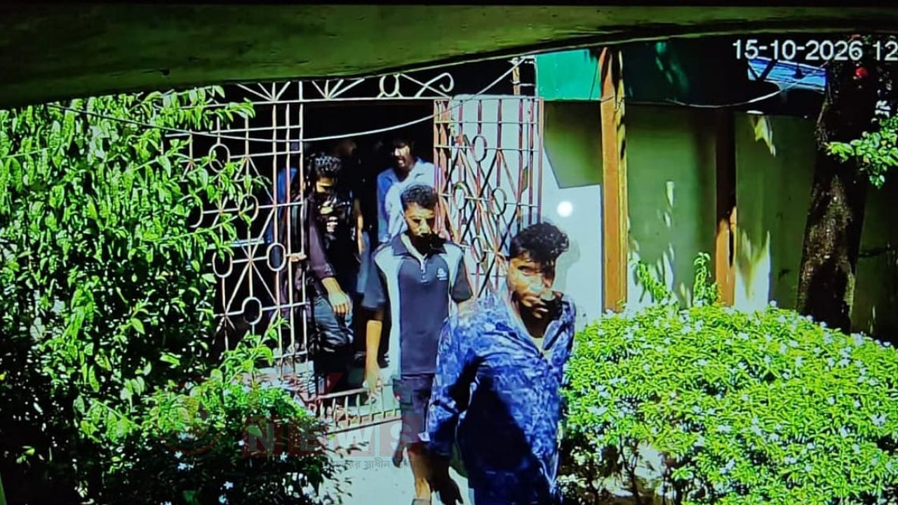 ব্রাহ্মণবাড়িয়ায় টিকিট দেখাতে বলায় দলবল নিয়ে এসে স্টেশনমাস্টার ও টিসিকে বেধড়ক মারধর