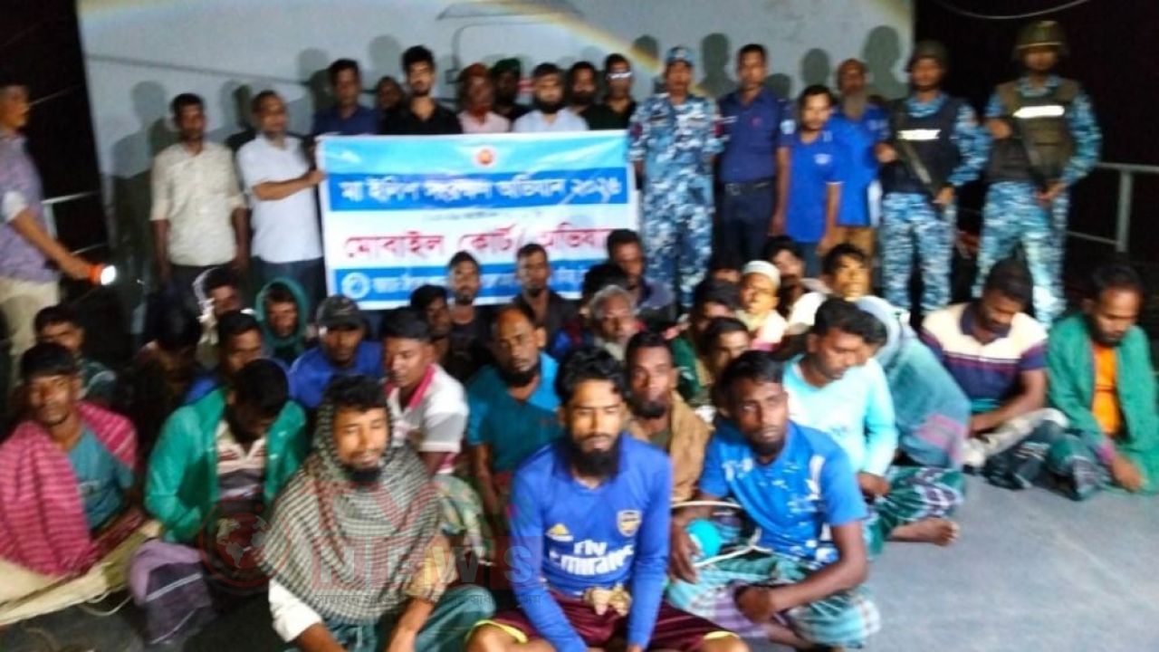 মেঘনায় ইলিশ শিকারের দায়ে ৩০ জেলের কারাদণ্ড