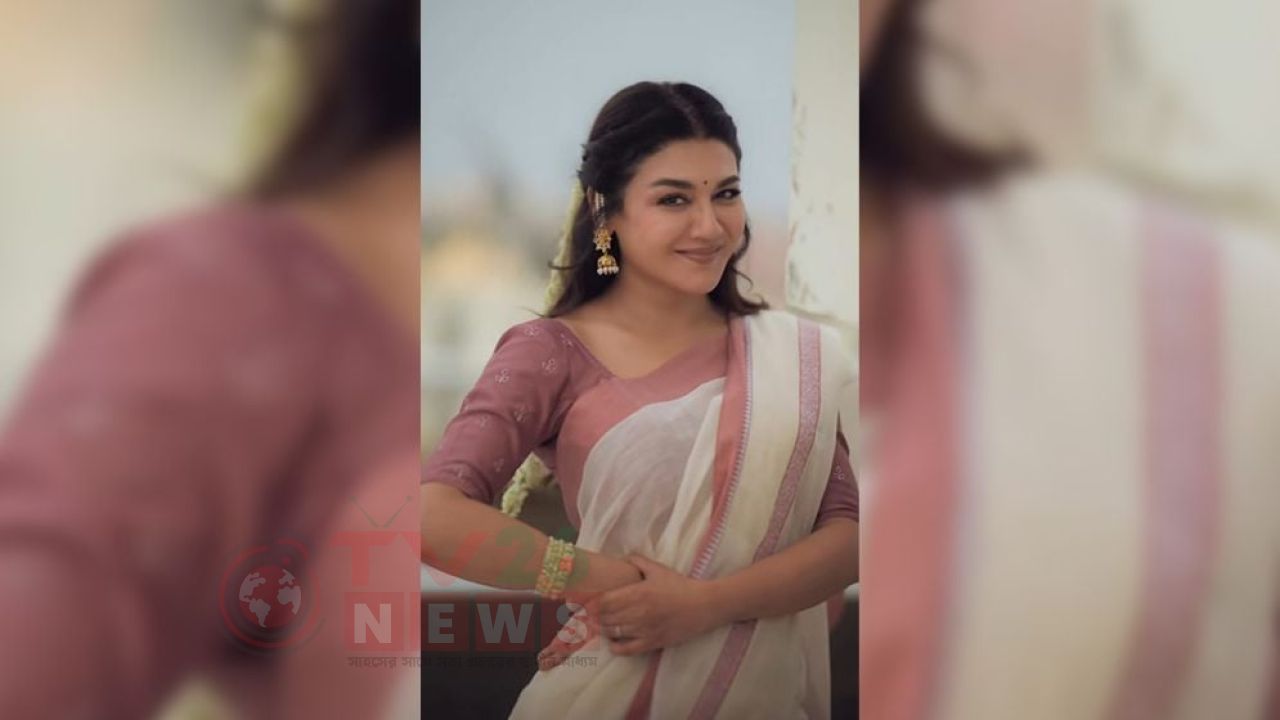 শারদীয় শুভেচ্ছায় বাঙালি সাজে নজর কাড়লেন জয়া