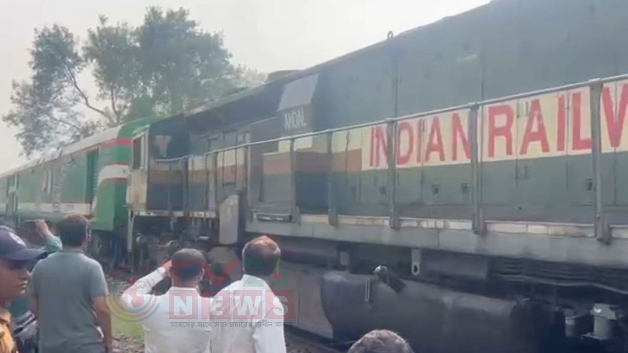 দর্শনা রেলবন্দর দিয়ে এলো ১৮টি ব্রডগেজ রেলকোচ