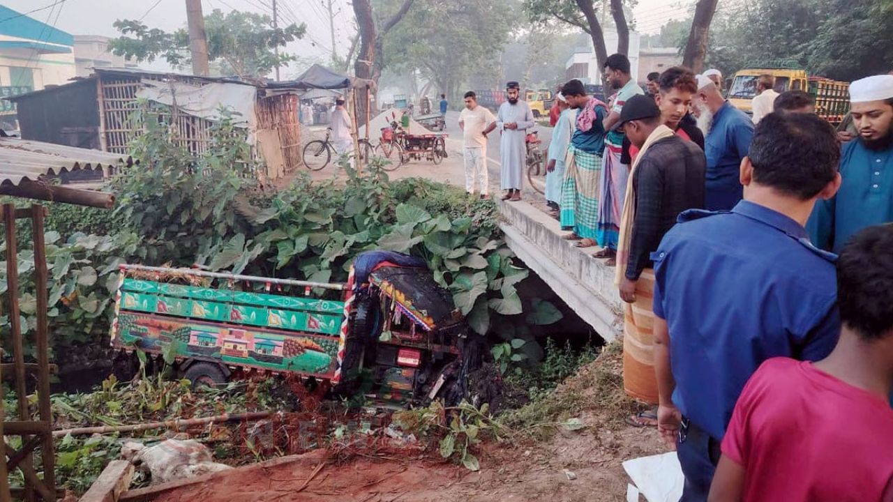 চুয়াডাঙ্গায় গরুবোঝাই ভটভটি উল্টে ব্যবসায়ী নিহত