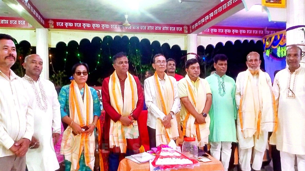 গুইমারায় পূজামণ্ডপ পরিদর্শনে বিএনপি নেতৃবৃন্দ: ওয়াদুদ ভূঁইয়ার পক্ষ থেকে আর্থিক অনুদান