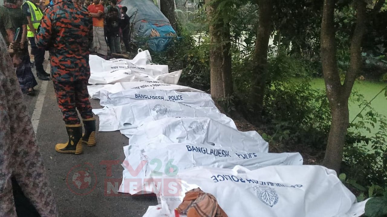 নাটোরে বাস-ট্রাক সংঘর্ষে অন্তত ১০ জন নিহত