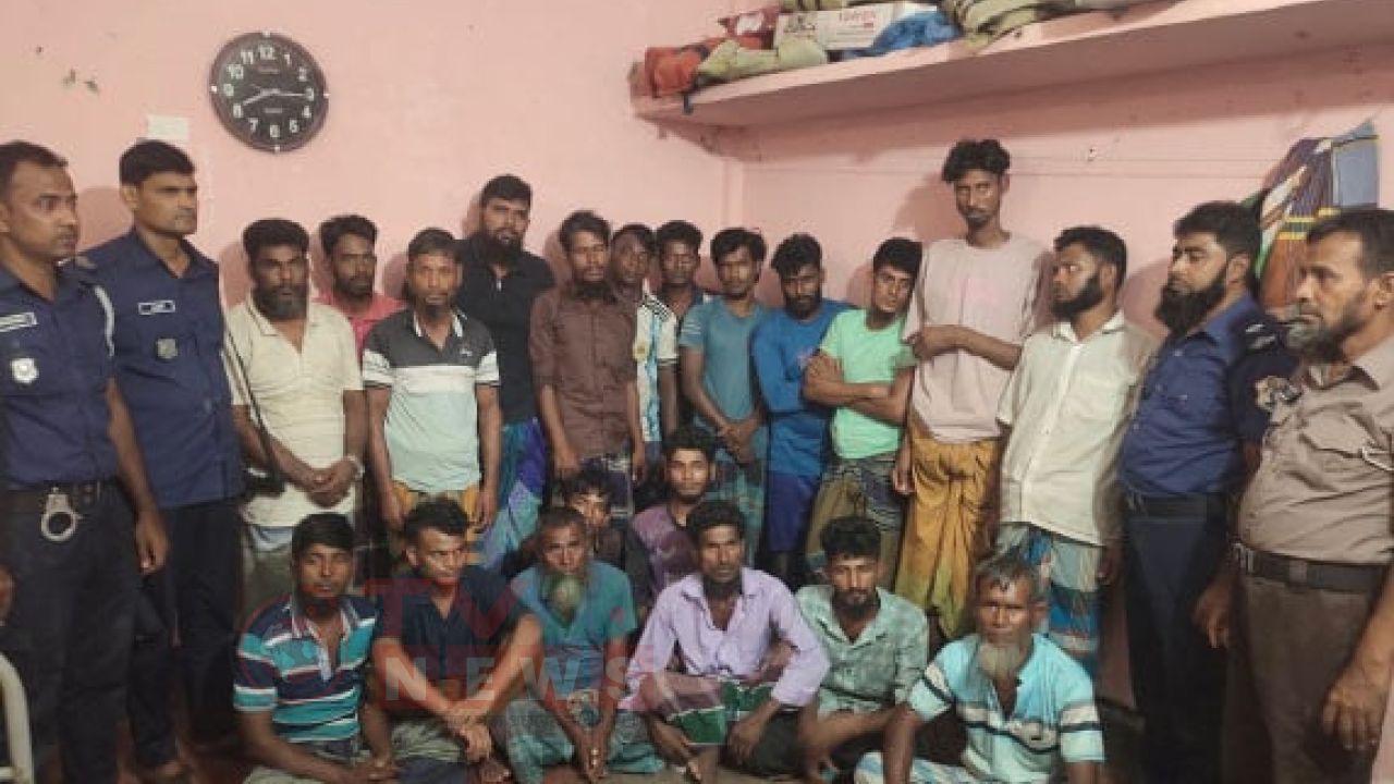 মেঘনায় নৌ পুলিশের অভিযান, ২০ জেলে আটক