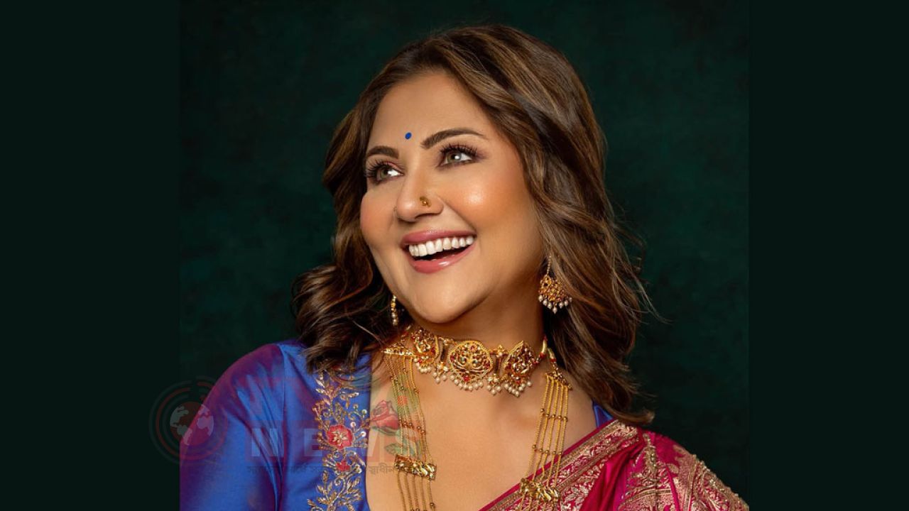 রানি গোলাপি শাড়িতে মুগ্ধতা ছড়ালেন স্বস্তিকা; নবমীর রাতে এভাবে সাজতে যে বিষয়গুলো মনে রাখতে পারেন