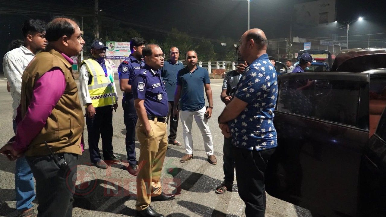 ঘুমন্ত শহরের নিরাপত্তায়: খাগড়াছড়ি পুলিশ সুপারের নৈশটহল