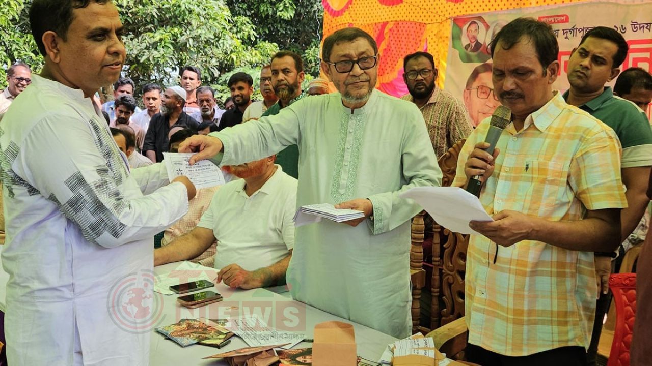 দুর্গাপূজাকে ঘিরে নরসিংদীতে মণ্ডপে মণ্ডপে শুভেচ্ছা বিনিময় রাজনৈতিক নেতাদের