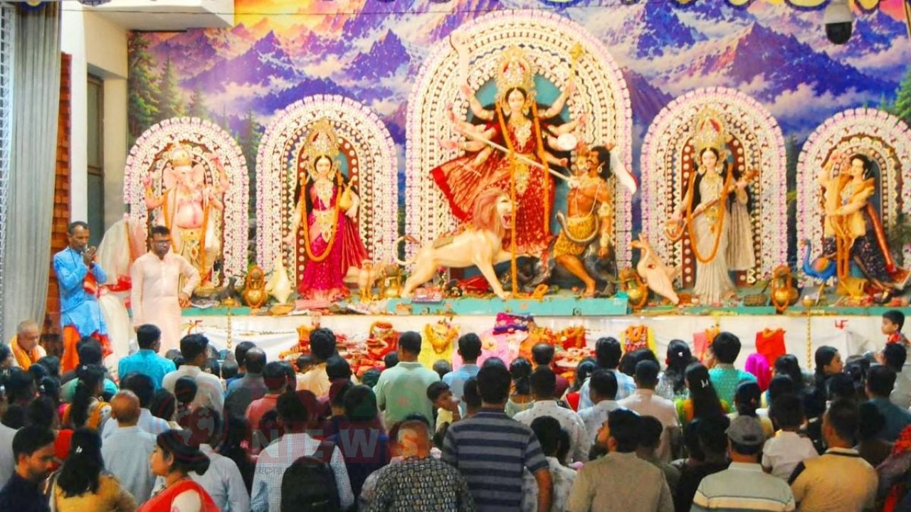 মণ্ডপে মণ্ডপে বিদায়ের সুর