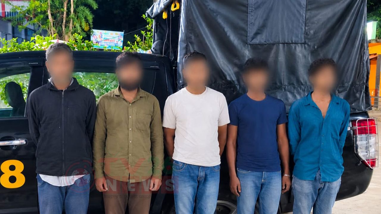বিকাশ ব্যবসায়ীকে কুপিয়ে ৭ লাখ টাকা ছিনতাই, ৭২ ঘণ্টার মধ্যে গ্রেপ্তার ৫