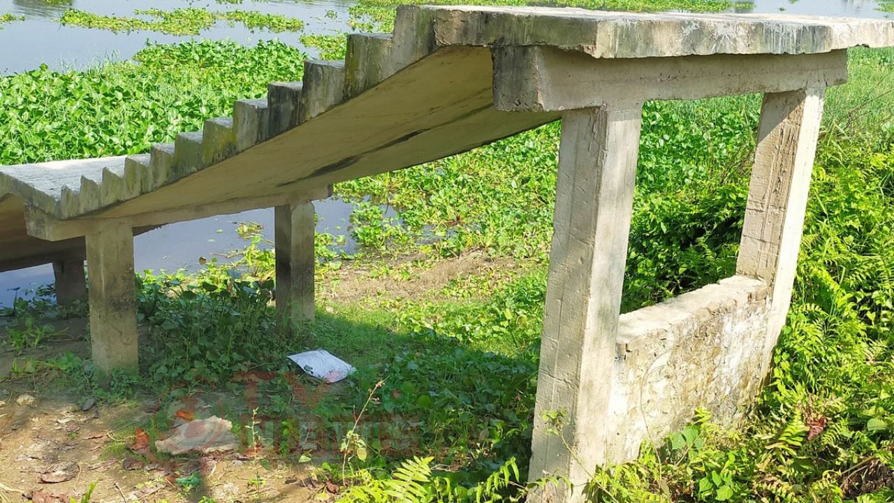 আড়াই লাখ টাকা ব্যয়ে নির্মিত ঘাট চার বছর ধরে অকেজো