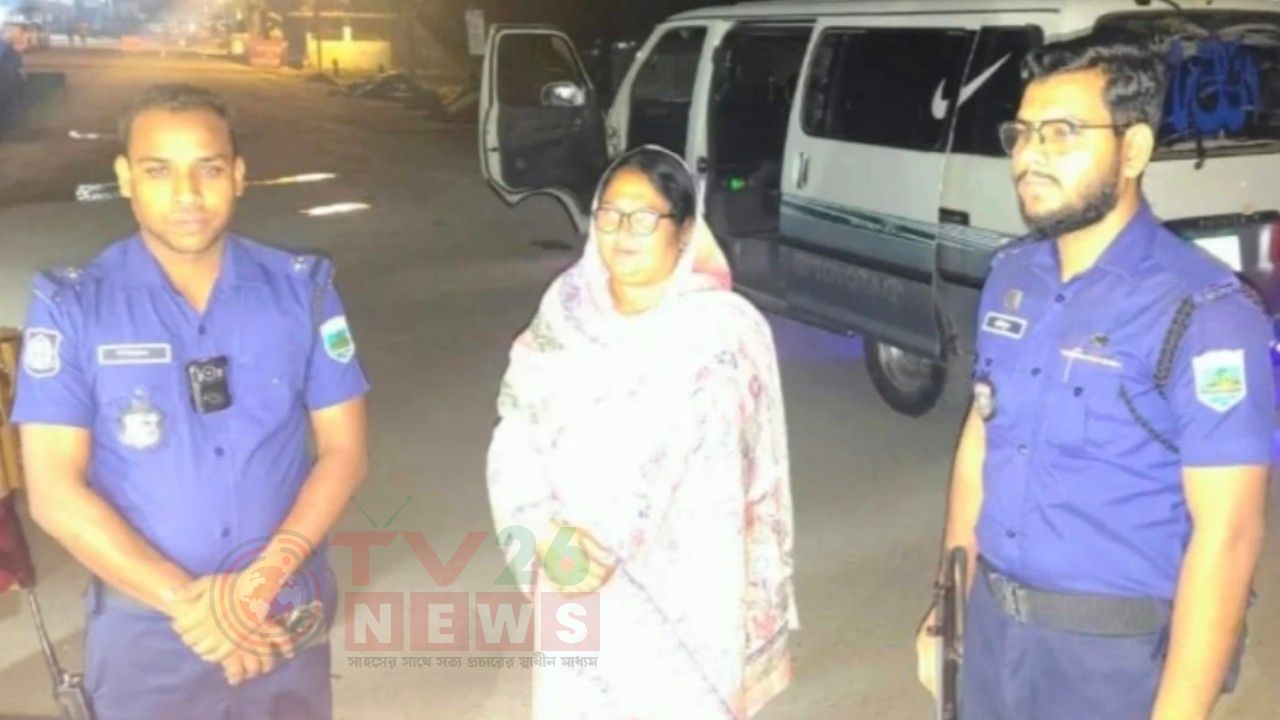 ভারতে পালিয়ে যাওয়ার সময় নিষিদ্ধ সংগঠন যুব মহিলা লীগের নেত্রী আটক